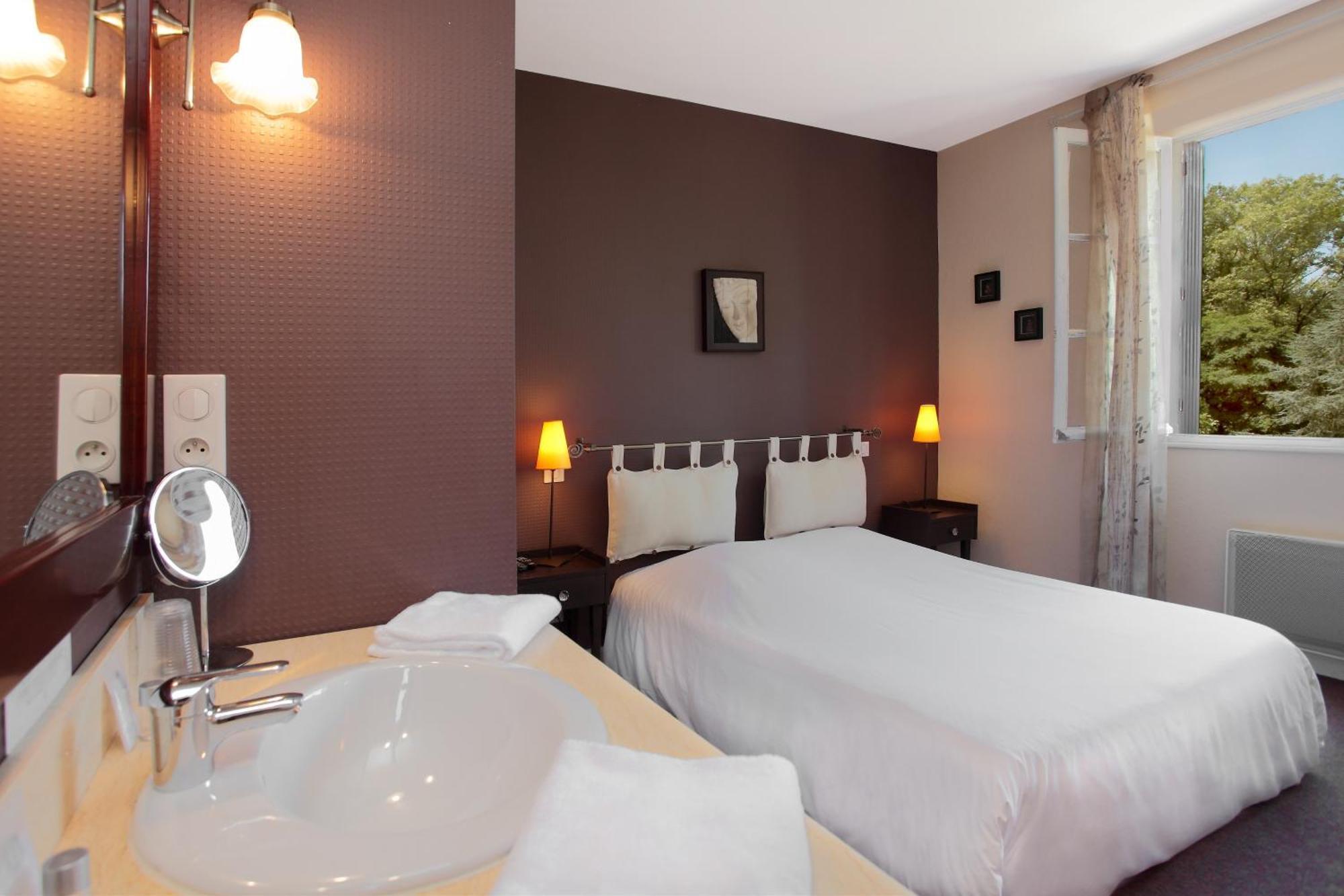 Hôtel Deshors-Foujanet Chamboulive Buitenkant foto