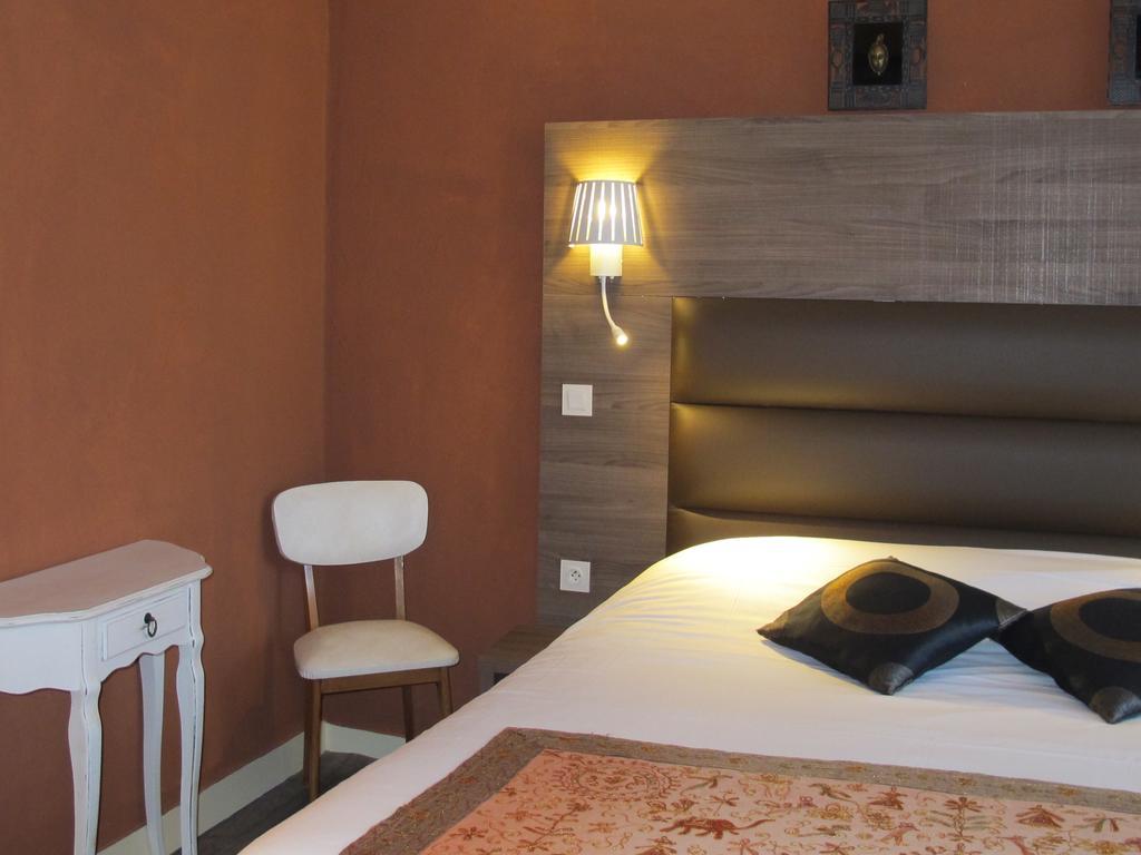 Hôtel Deshors-Foujanet Chamboulive Buitenkant foto