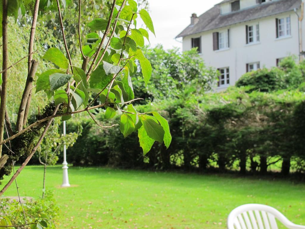 Hôtel Deshors-Foujanet Chamboulive Buitenkant foto